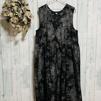 ☆大島紬の反物から　墨黒にグレーの花柄　2wayワンピース　着物リメイク♪