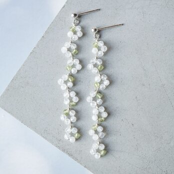 「シロツメクサの花冠」ムーンストーン ペリドット ピアス イヤリング 天然石 誕生石 春 シルバー silver925の画像