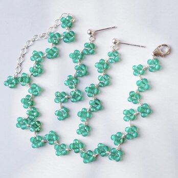 【３点セット】「クローバーの花冠」グリーンオニキス 天然石 誕生石 春 ピアス イヤリング ブレスレット 金属アレルギー対応の画像
