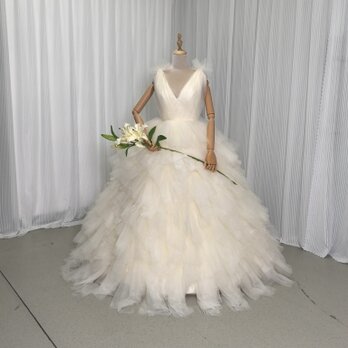 ウエディングドレス パステルイエロー Vネック もこもこドレス プリンセスライン ロング 結婚式 前撮りの画像