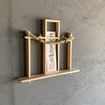 【モダン神棚（壁掛け）】神々しい木曽檜の鳥居しめ縄つき神棚｜神棚の画像