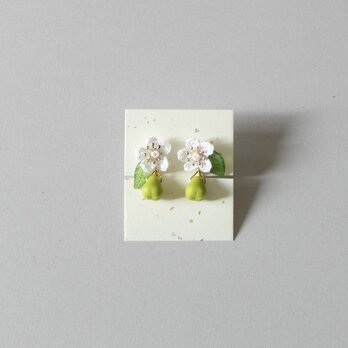 洋梨の花のイヤリングの画像