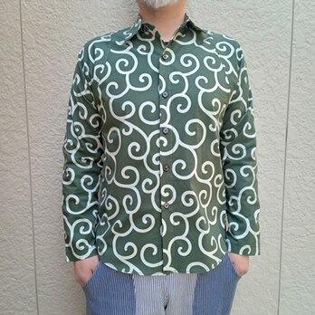 長袖和柄シャツ（大唐草模様）の画像