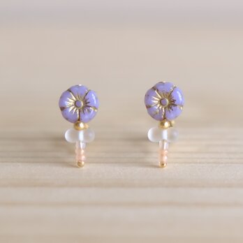 小さな花のイヤリング・ピアス　藤色の小花の画像