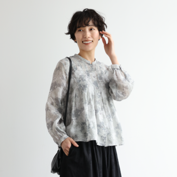 シンプルながらも存在感のある麻のブラウス　長袖シャツブラウス　麻100％　250407-1の画像