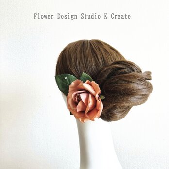 華やか★オークルベージュの薔薇と葉っぱの髪飾り　濃いベージュ　花径10cm　バラ　フローレス　髪飾り　フラメンコ　花飾り　の画像