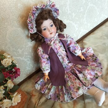 ドールの背丈が５５～６０ｃｍ用　淡いパープルドレスとベスト　ボンネット　送料込みの画像