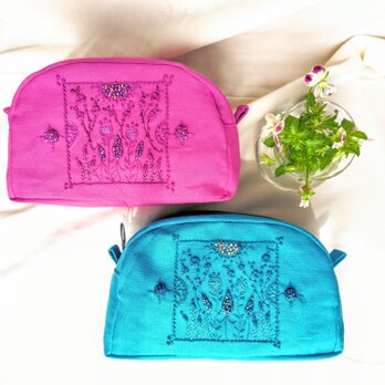 手刺繍のポーチの画像