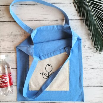 チューリップの刺繍　トートバッグ　肩掛け　レッスンバッグ　名入れ　マチなし　ポケット　A4サイズの画像