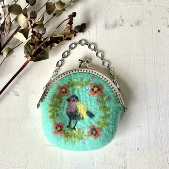 お花のリースと小鳥の刺繍がま口（エメラルド）の画像