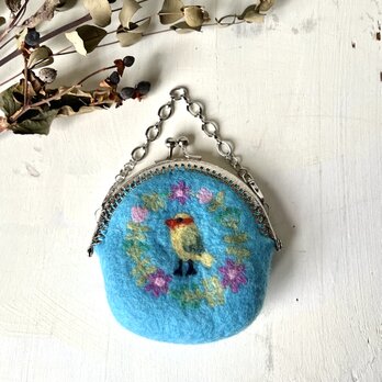 お花のリースと小鳥の刺繍がま口（スカイブルー）の画像
