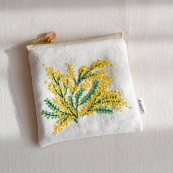 「ミモザ」手刺繍ポーチの画像