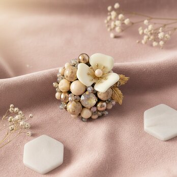 白いお花のブローチ（K1223)