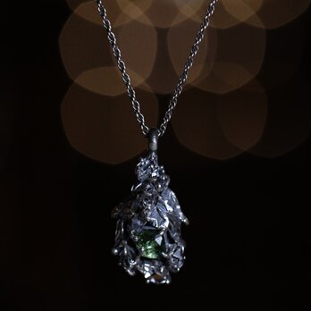Wild Crystal & Green Sapphire Pendantの画像