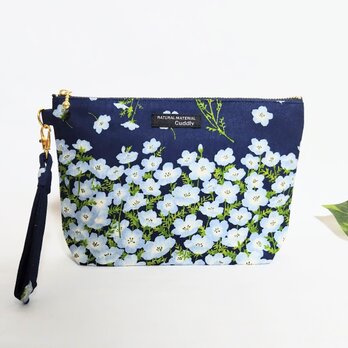 舞うネモフィラの持ち手付きポーチ(ネイビー)