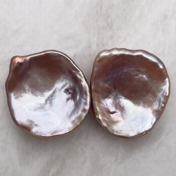 大粒花びらケシパールのピアス/イヤリング 20mm パープル系 紫 ペア バロック 真珠 結婚 ウェディング ブライダルの画像