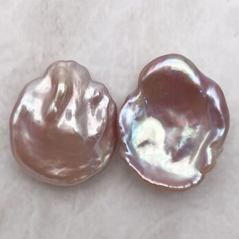 大粒花びらケシパールのピアス/イヤリング 22mm パープル系 紫 ペア バロック 真珠 結婚 ウェディング ピンク系の画像