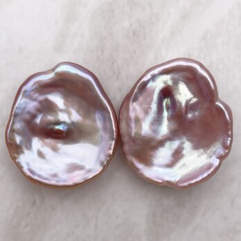 大粒花びらケシパールのピアス/イヤリング 22mm パープル系 紫 ペア バロック 真珠 結婚 ウェディング ピンクの画像