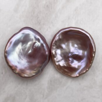 大粒花びらケシパールのピアス/イヤリング 22mm パープル系 紫 ペア バロック 真珠 結婚 ウェディング ブライダルの画像