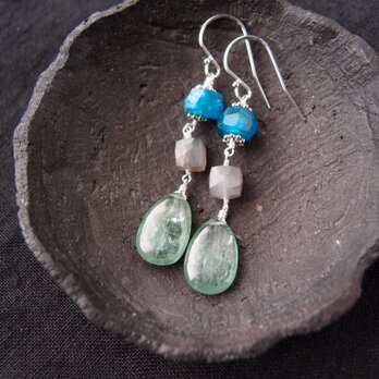 【SV】Apatite × Moonstone × Kyanite Earrings／ミックスストーンピアス（グリーン）の画像