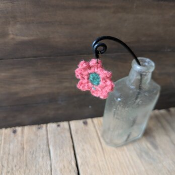 ニットの小花のガーデンピックの画像