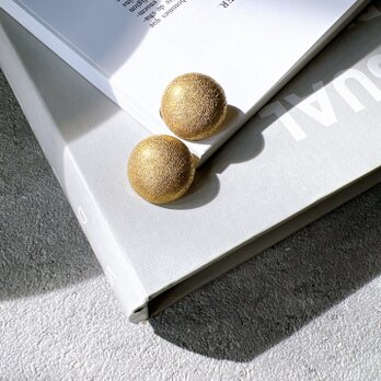 YM166-【 Monet 】モネ・ヴィンテージイヤリング 1970〜80s Gold Tone Textured Domeの画像