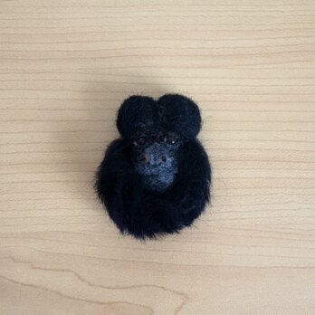 ヒゲサキの顔ブローチの画像