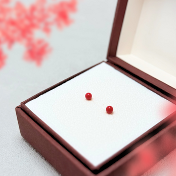 ラス1 3mm シンプル コーラル/珊瑚  K18 天然石ピアス - petit4Sの画像