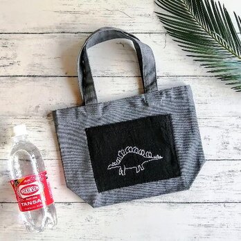 恐竜　ステゴサウルスの刺繍　ミニトートバッグ　グレー　帆布　ポケット　Sサイズ　名入れの画像