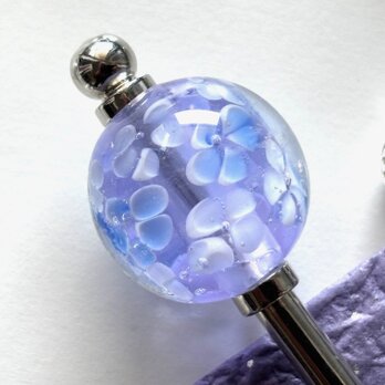 かんざし　淡いブルーと薄紫の紫陽花のとんぼ玉　アジサイ　アジサイ　ブルー　青　パープル　一本挿し　一本簪　夏　梅雨の画像
