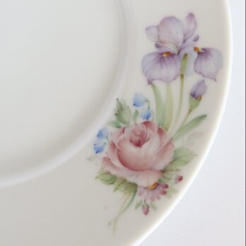 あやめと薔薇のブーケのプレートの画像