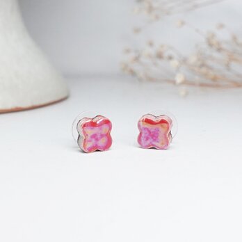 T-253｜美濃焼 パール小花 ピアス / イヤリング〈レッド〉【 裏面レザー加工 】の画像