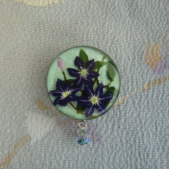 鉄線の花（ブルー）＊手描きレジンの帯留めの画像