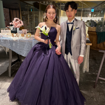 実例写真！カラードレス ネイビー ベアトップ プリンセスライン シアーな美しさ チュールスカート 二次会 披露宴の画像