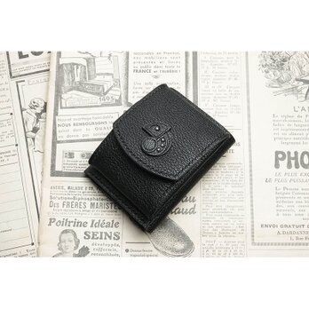 カメレオン デザイン / ヤギ革 コンパクト三つ折り財布 ( ブラック )の画像