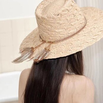 ラフィアハット、ツバ広麦わら帽子 夏用 大人 羽 インド風 ミディアムブリム 日よけ・UV対策 サイズ調節可能の画像