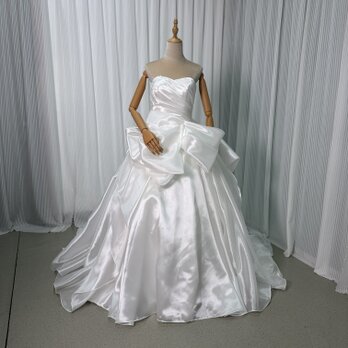 ウエディングドレス ベアトップ ラッフルフリル 高級イタリアサテン 光沢感 編み上げ 結婚式の画像