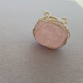 mineral pendant head(マダガスカルローズクォーツ）の画像