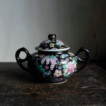 黒にカラフルな花尽くし◆中国景徳鎮　色絵蓋付シュガーポット　茶器　シノワズリ　チャイナレトロ　インテリアの画像