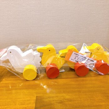 やさしい木のおもちゃ【仲良しアヒルの親子】の画像