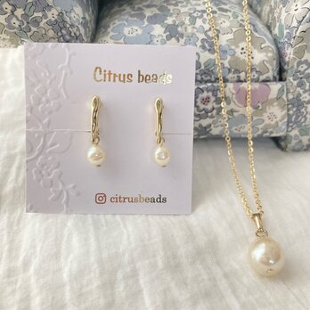 ジャパンヴィンテージガラスパールのネックレス／手巻きガラスパールのイヤリングのセットアクセサリーの画像