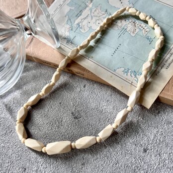 N97-ヴィンテージネックレス・U.S.A. 1960〜70s Ivory Acrylic Beads Necklaceの画像