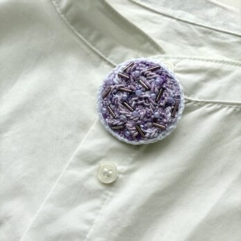 sumire すみれ　刺繍丸ブローチの画像