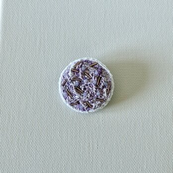 sumire すみれ　刺繍丸ブローチ