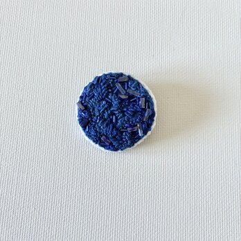 lapis lazuli blue ラピスラズリブルー　刺繍丸ブローチ