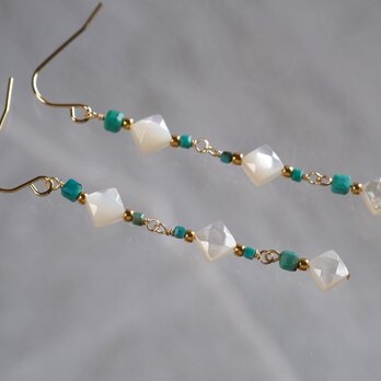 turquoise ＆mother of pearl earring：天然石ターコイズ/マザーオブパール　ピアス・イヤリングの画像