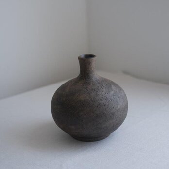黒釉花入・削りの画像