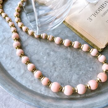 NA120-【 AVON 】エイボン・ヴィンテージネックレス Peach Colored Bead Gold Capsの画像