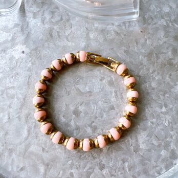 BA68-【 AVON 】エイボン・ヴィンテージブレスレット Peach Colored Bead Gold Capsの画像