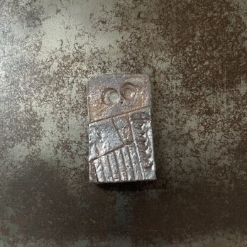 箸置き　赤土　梟　幾何学紋　灰志野釉　長角型　pattern1の画像